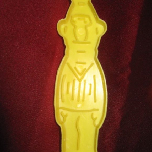 VINTAGE 1988 WILTON SET OF 4 SESAME STREET YELLOW PLASTIC COOKIE CUTTERS - Picture 5 of 11
